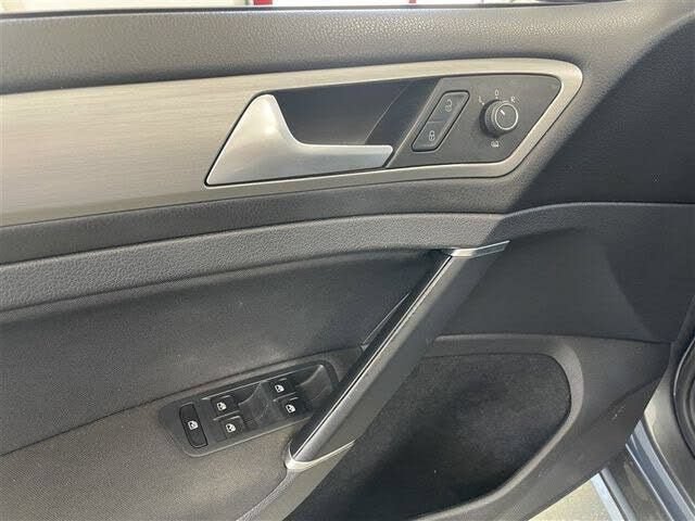 Used 2016 Volkswagen Golf S FWD image 13