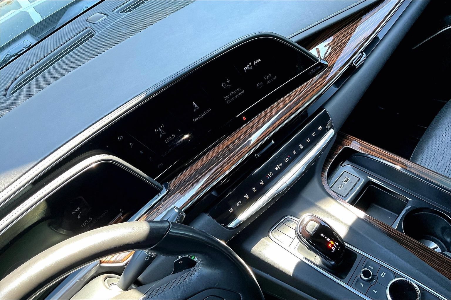 Used 2021 Cadillac Escalade Premium Luxury RWD image 29