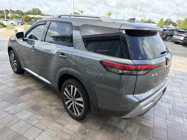 Used 2022 Nissan Pathfinder Platinum w/ Cargo Package AWD/4WD image 3