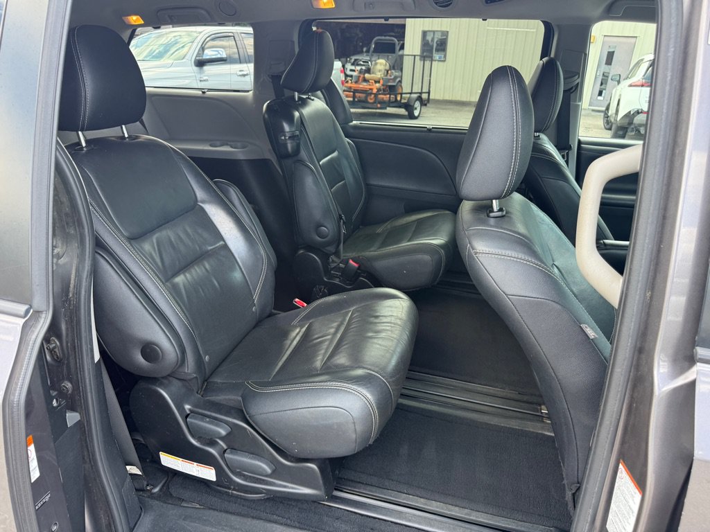 Used 2015 Toyota Sienna SE FWD image 15