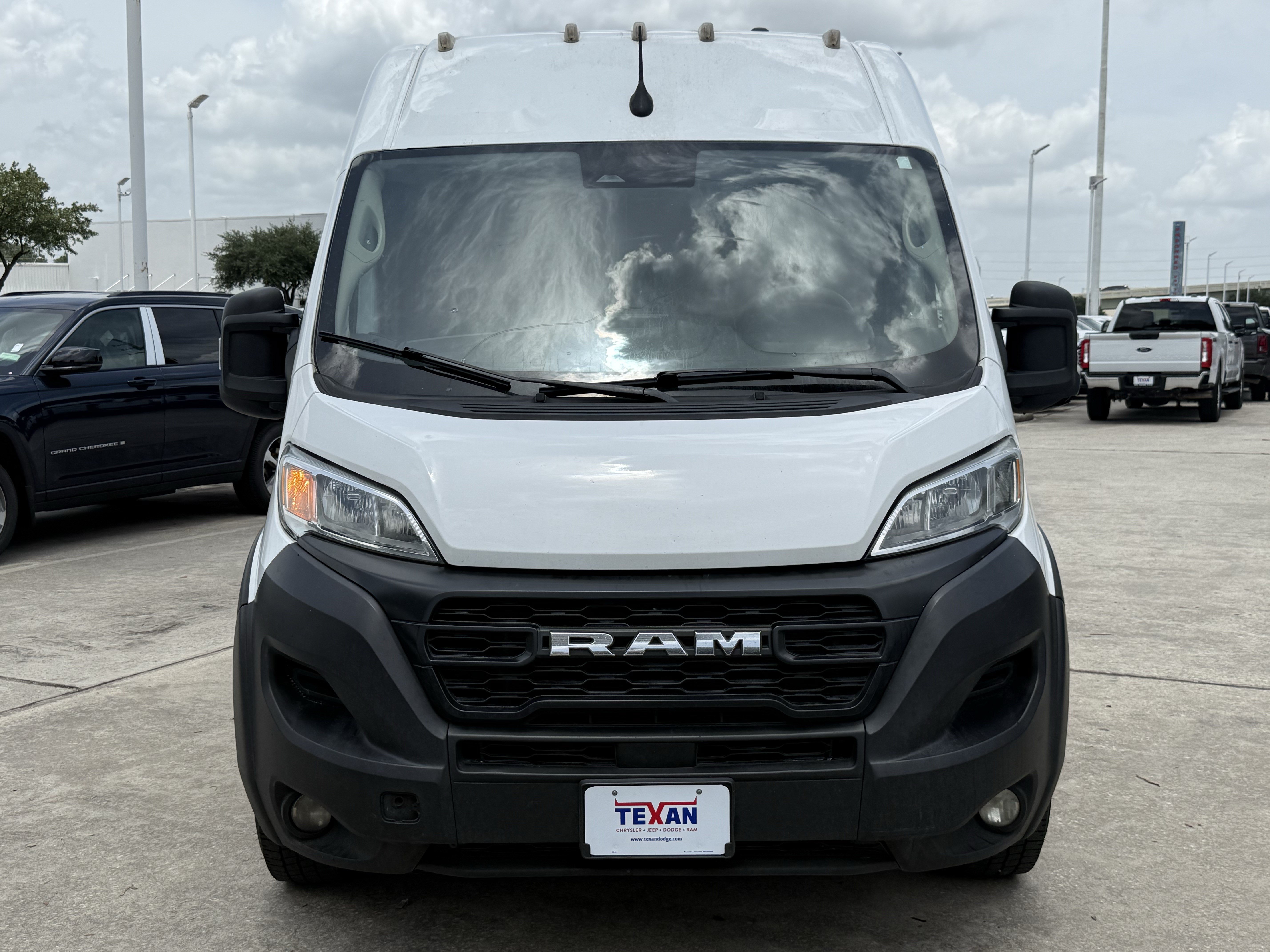 Used 2024 RAM ProMaster 2500 w/ Convenience Group FWD image 9