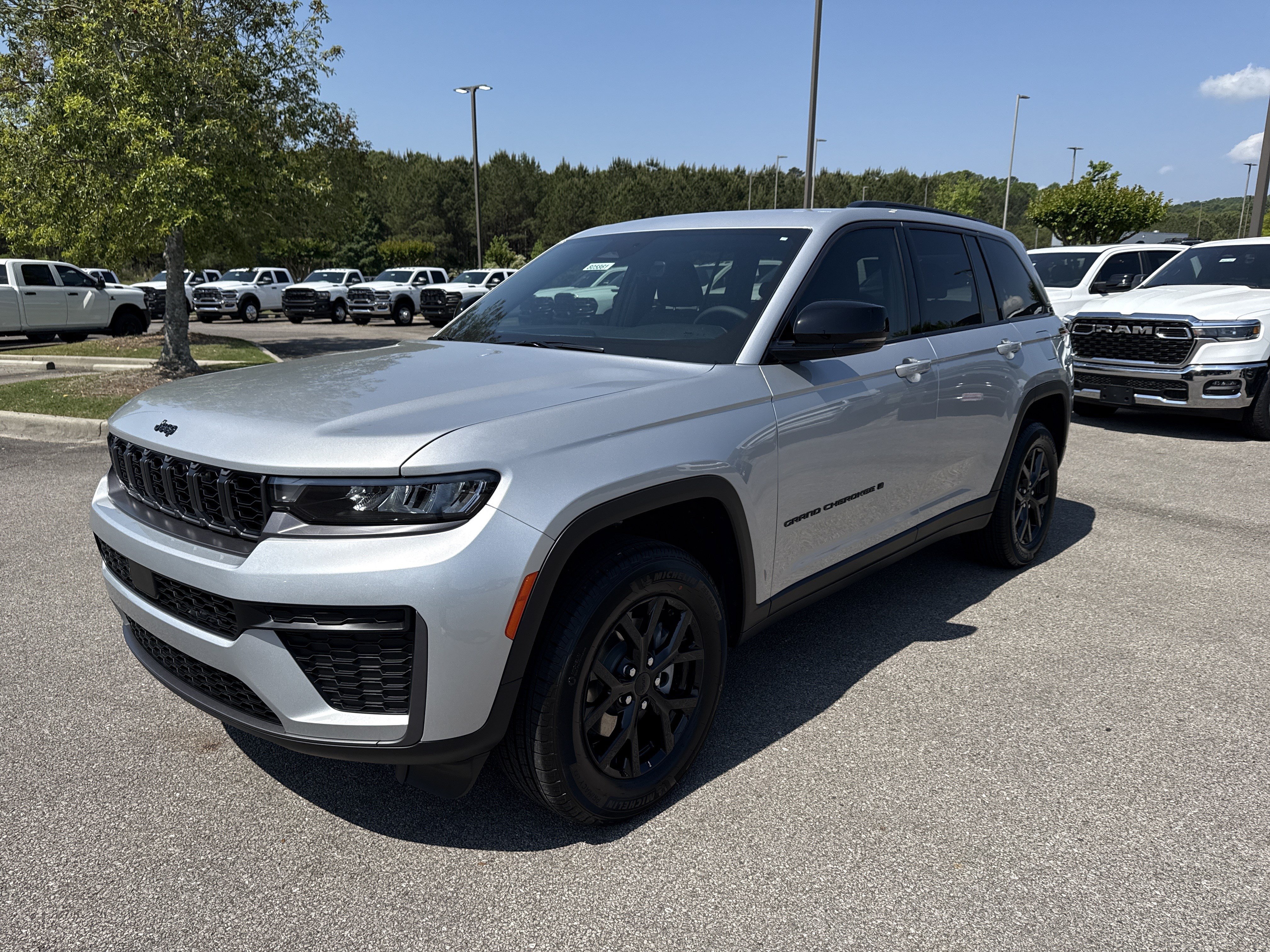 New 2026 Jeep Grand Cherokee Altitude RWD image 3