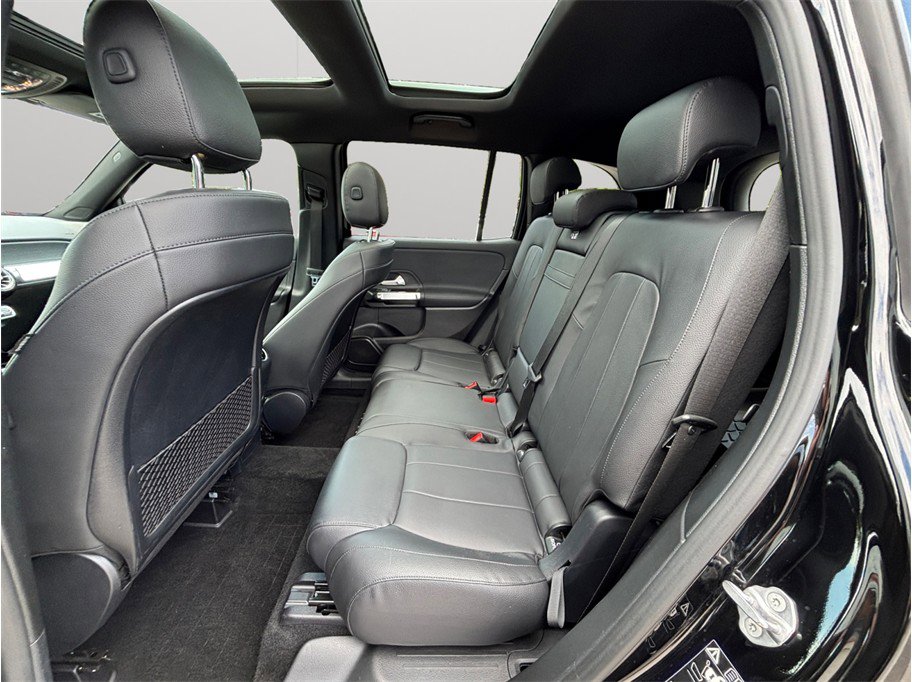 Used 2020 Mercedes-Benz GLB 250 4MATIC w/ Premium Package image 35