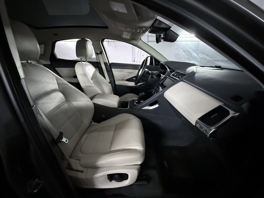 Used 2020 Jaguar E-PACE SE image 29