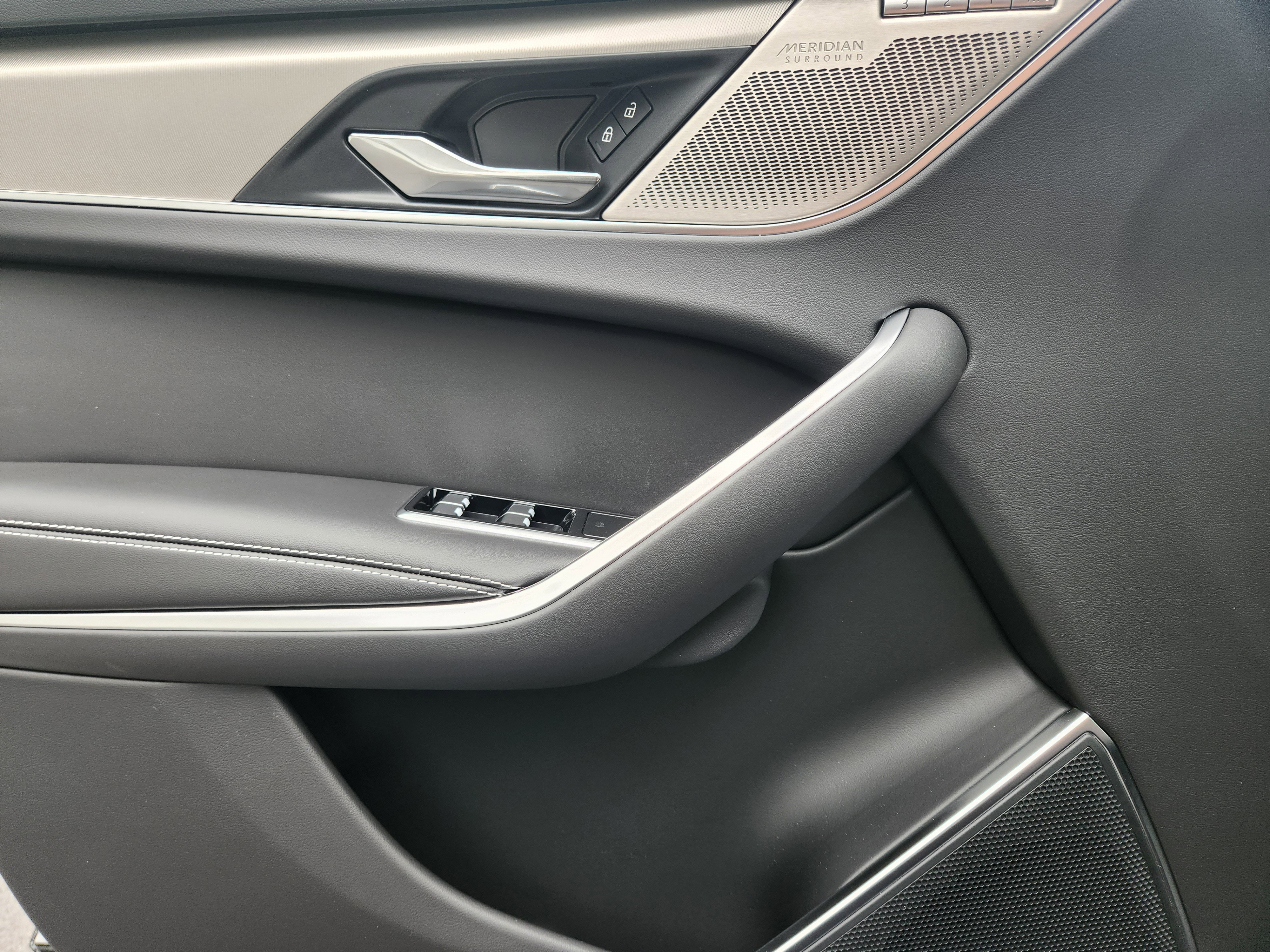 New 2026 Jaguar F-PACE R-Dynamic S image 13