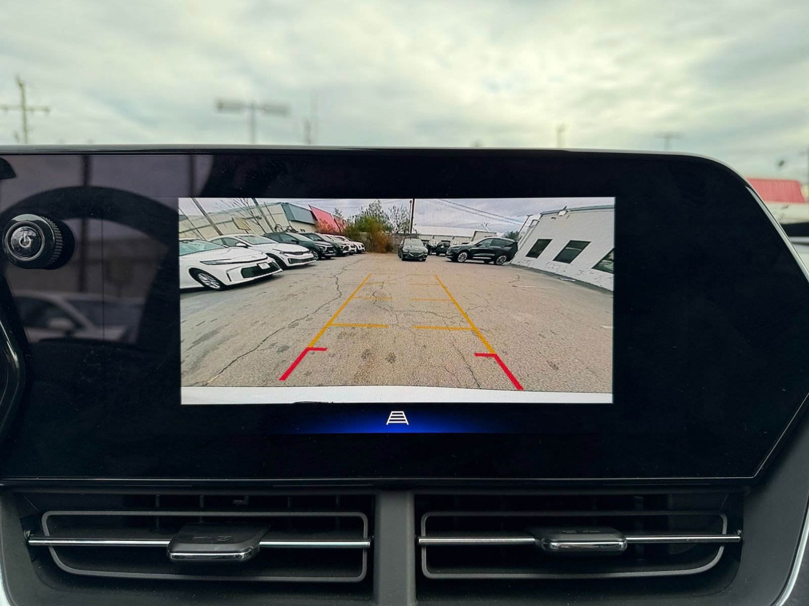 Used 2025 Chevrolet Trax LT image 17