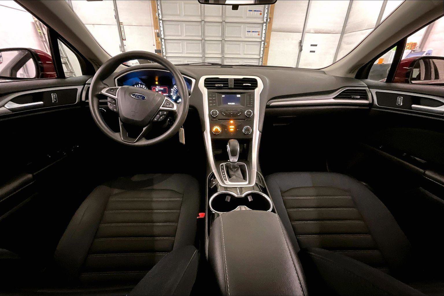 Used 2015 Ford Fusion SE image 15