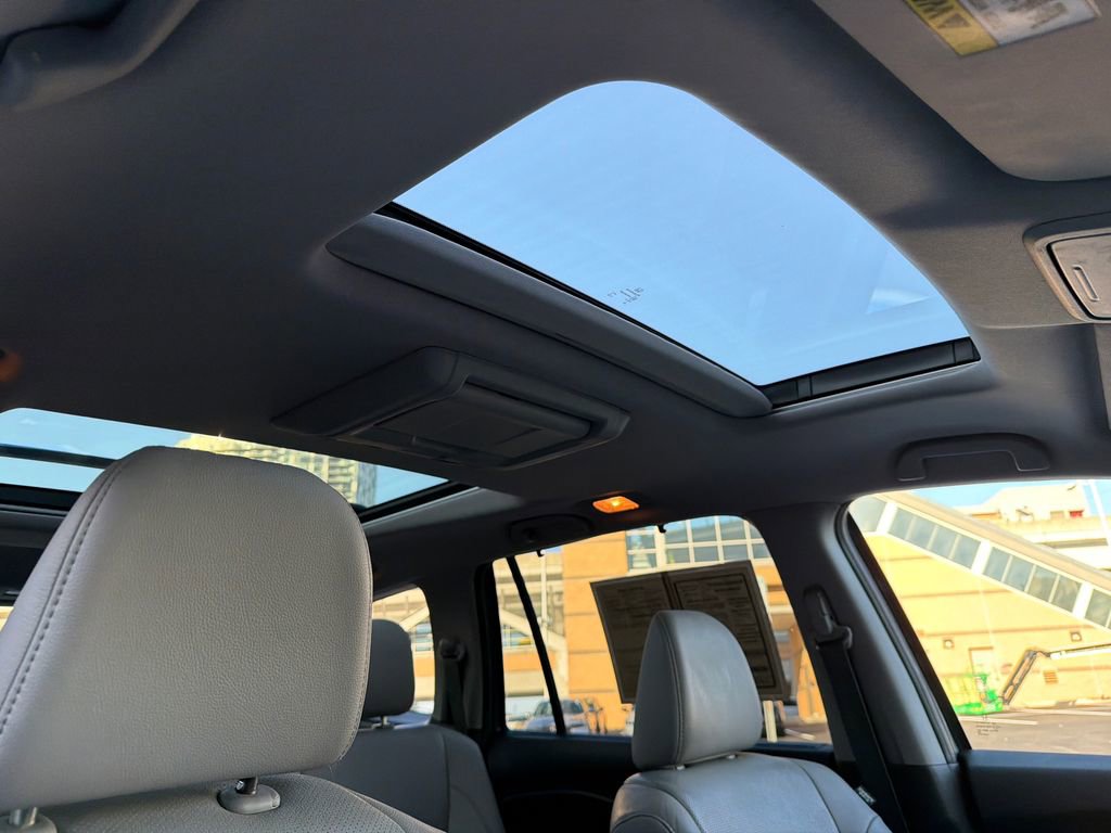 Used 2016 Honda Pilot Elite image 14