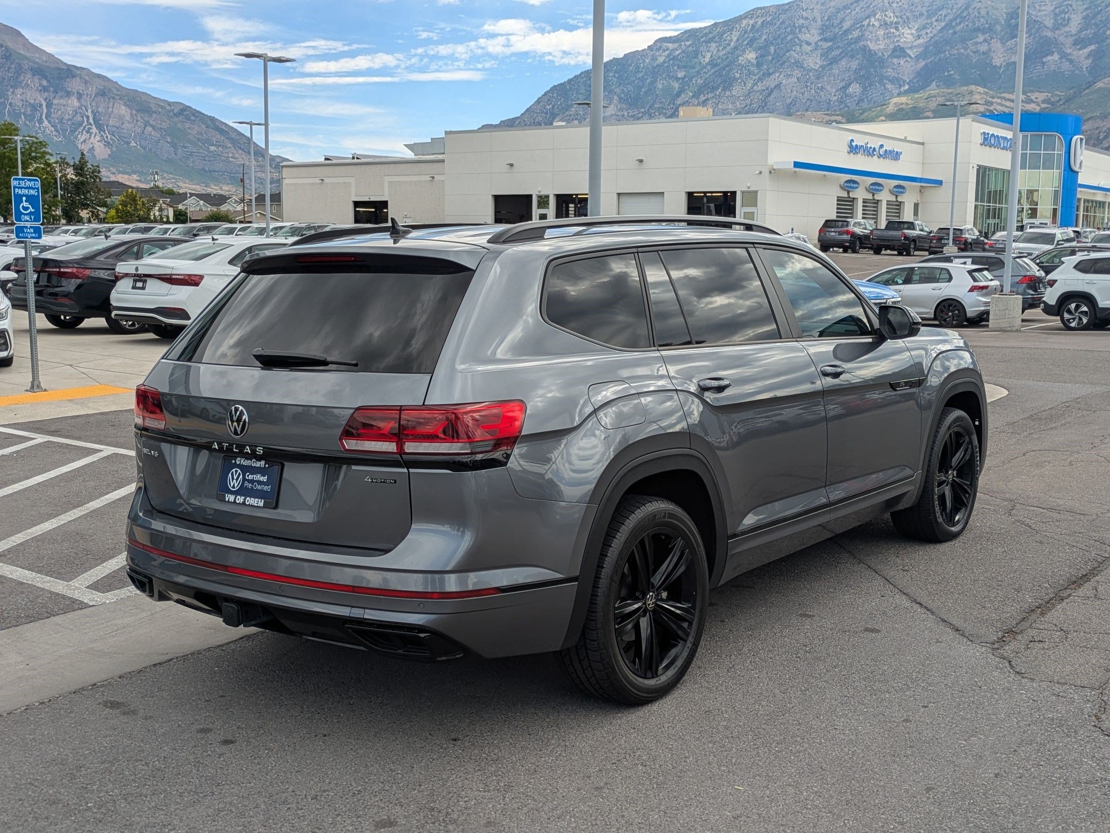 Certified 2023 Volkswagen Atlas SEL R-Line AWD/4WD image 3