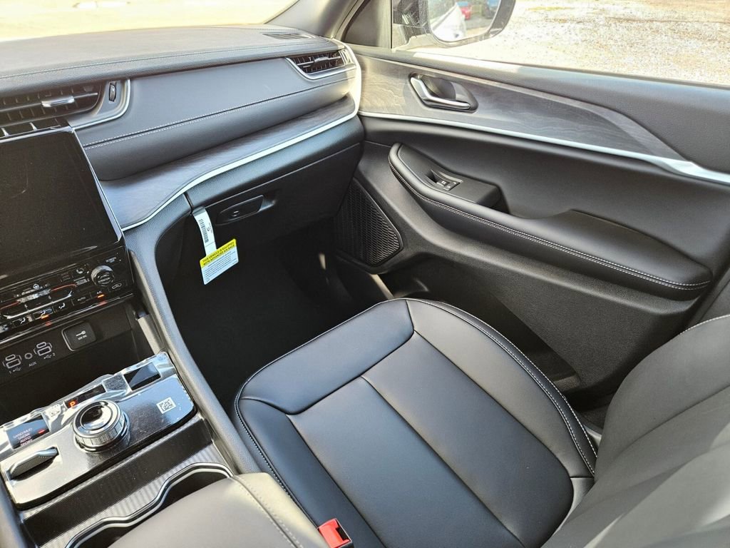 New 2025 Jeep Grand Cherokee Limited image 15