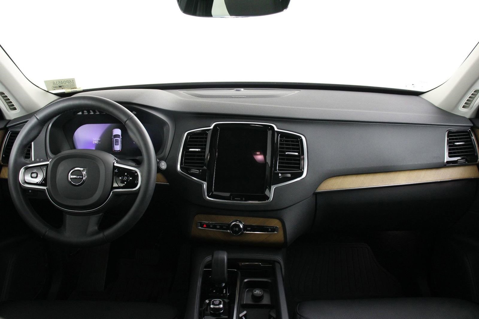 Certified 2023 Volvo XC90 T8 Plus w/ Protection Package Premier image 7