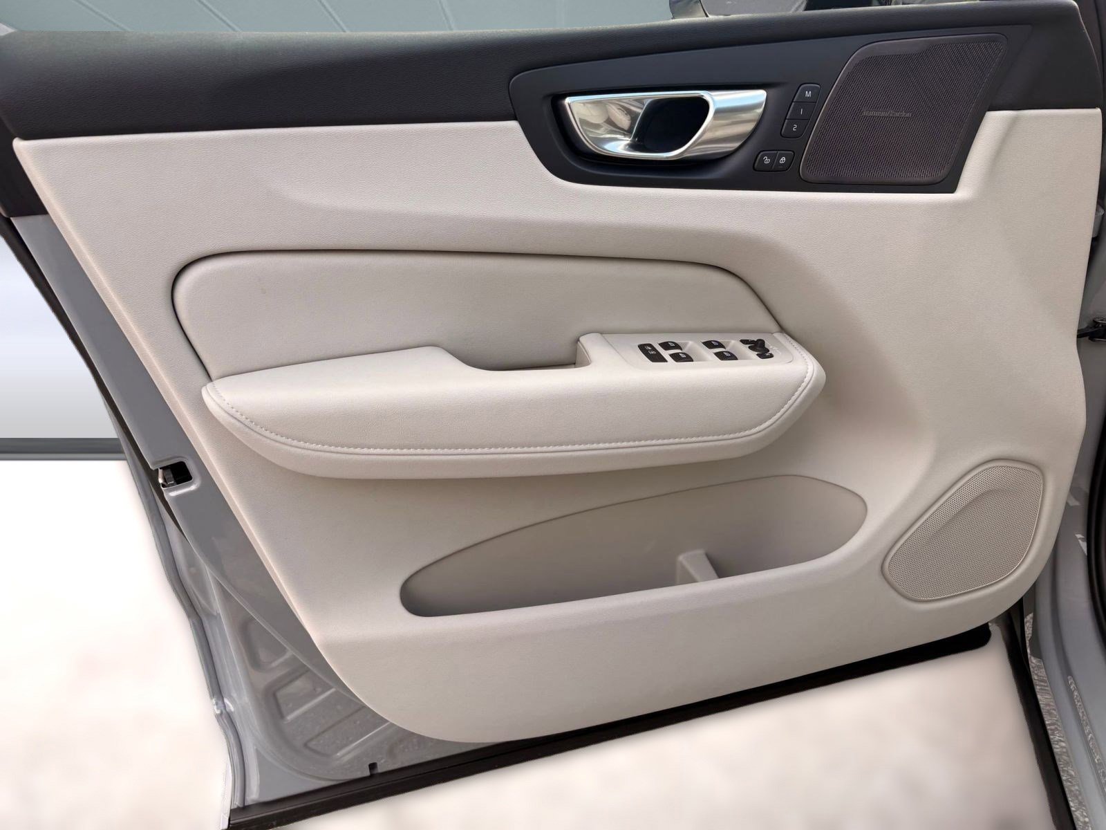 New 2026 Volvo XC60 B5 Ultra w/ Climate Package image 21