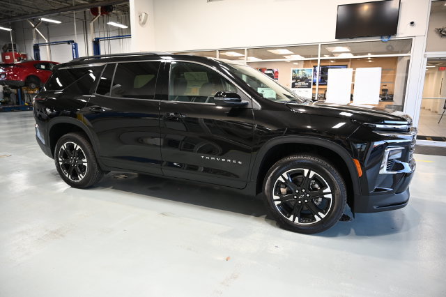 New 2027 Chevrolet Traverse LT w/ LPO, Floor Liner Package FWD image 4