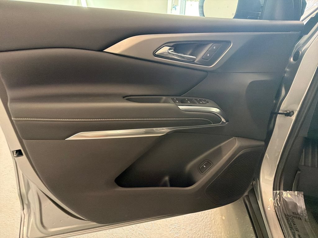 New 2027 Chevrolet Traverse LT w/ LPO, Floor Liner Package FWD image 12