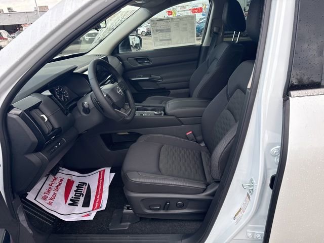 New 2026 Nissan Pathfinder SV w/ SV Premium Package AWD/4WD image 10