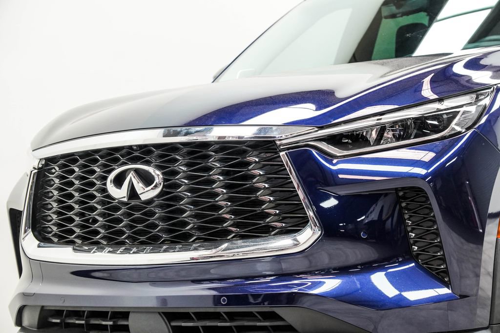 Used 2023 INFINITI QX60 Sensory w/ Vision Package AWD/4WD image 2