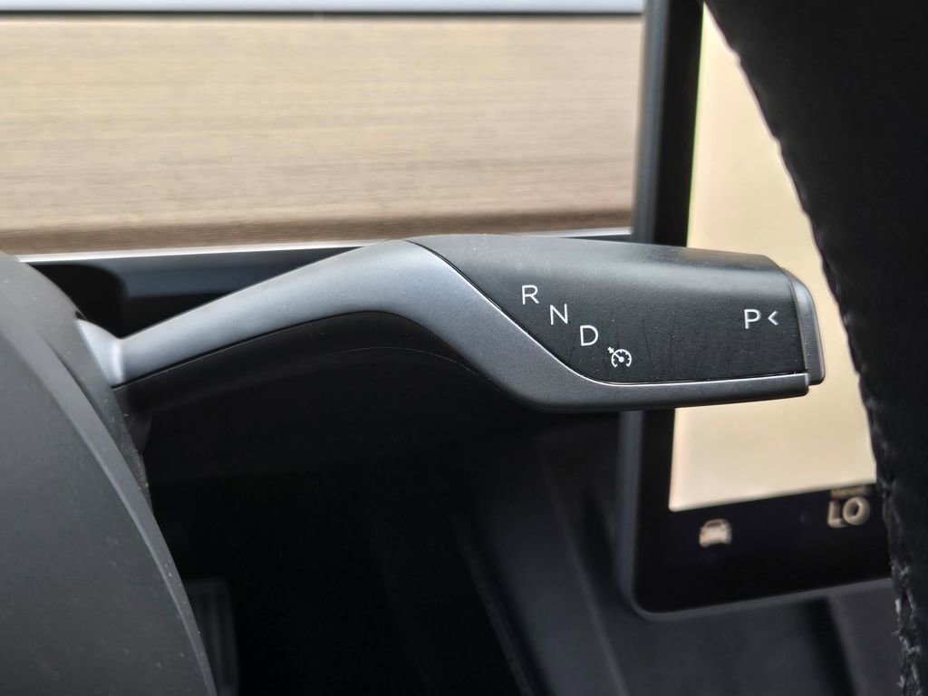 Used 2022 Tesla Model Y Long Range image 21