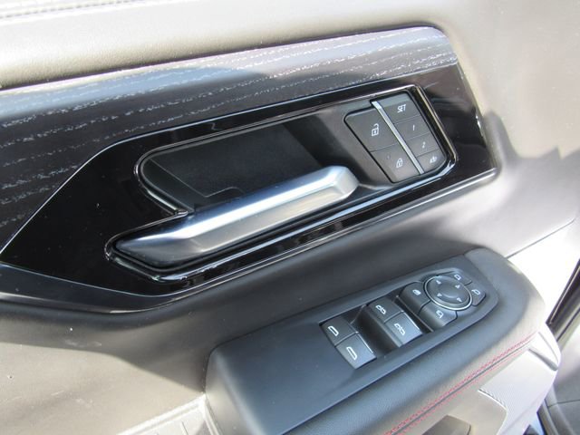 Used 2025 GMC Yukon XL AT4 Ultimate image 11