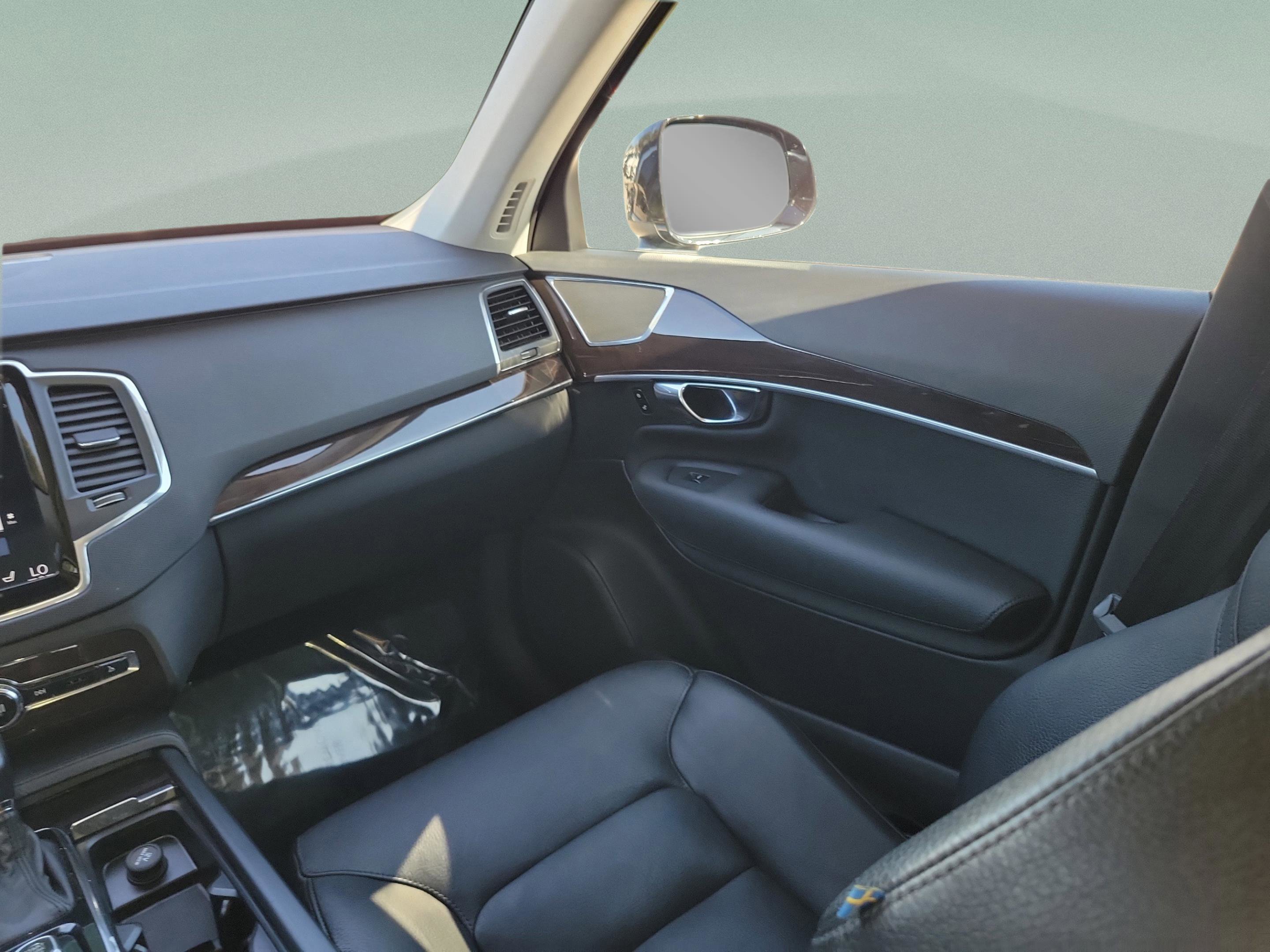 Used 2019 Volvo XC90 T6 Momentum w/ Protection Package Premier image 14