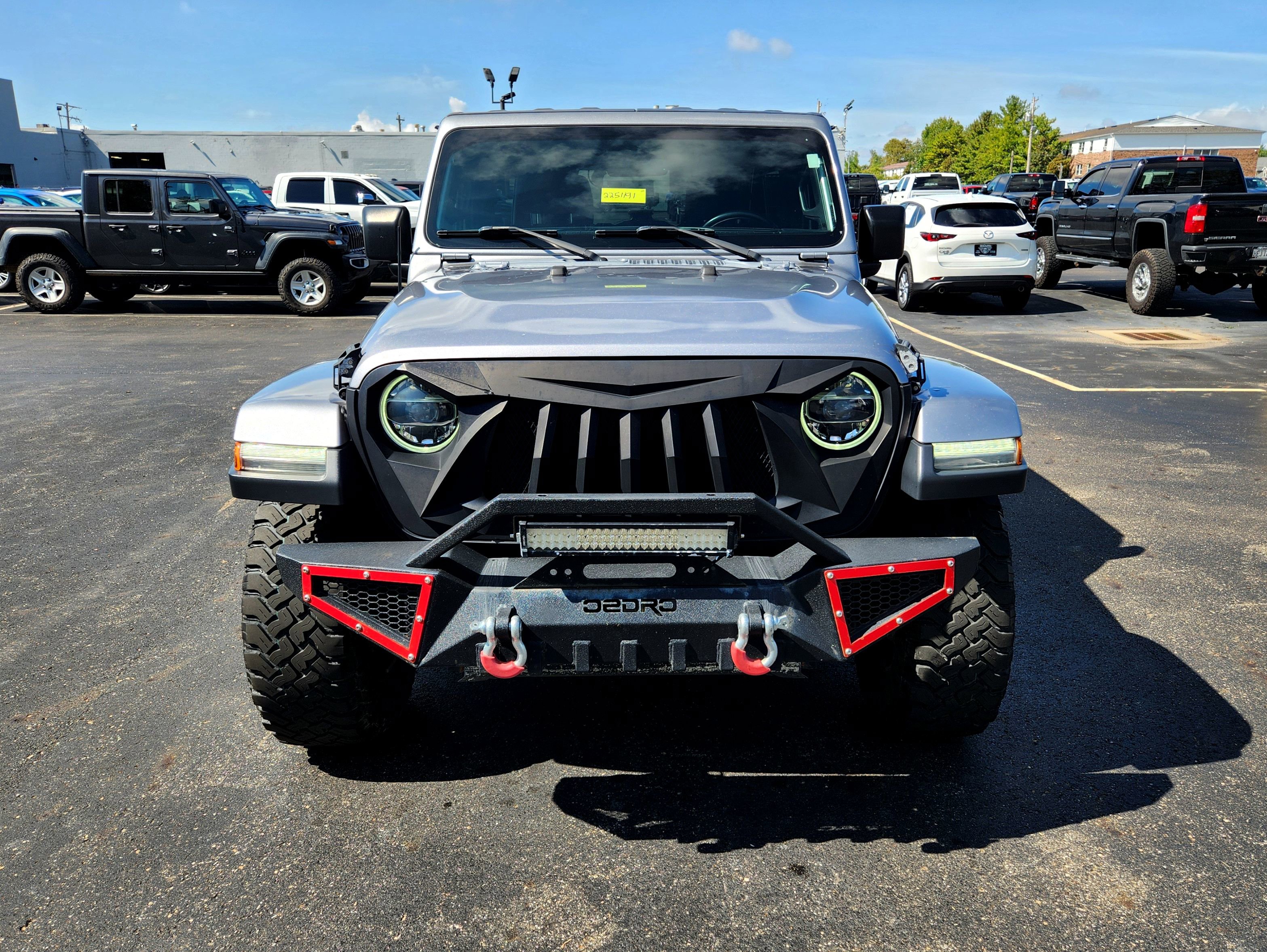 Used 2018 Jeep Wrangler Unlimited Sahara image 2
