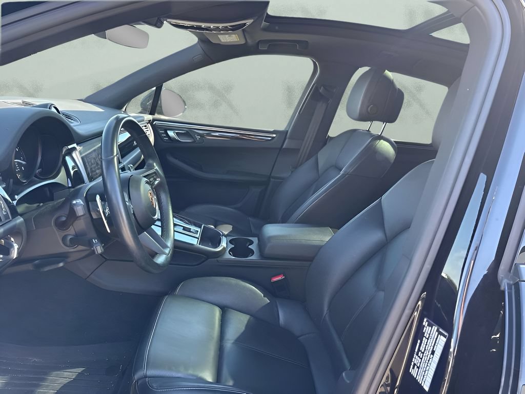 Used 2023 Porsche Macan Turbo AWD/4WD image 38