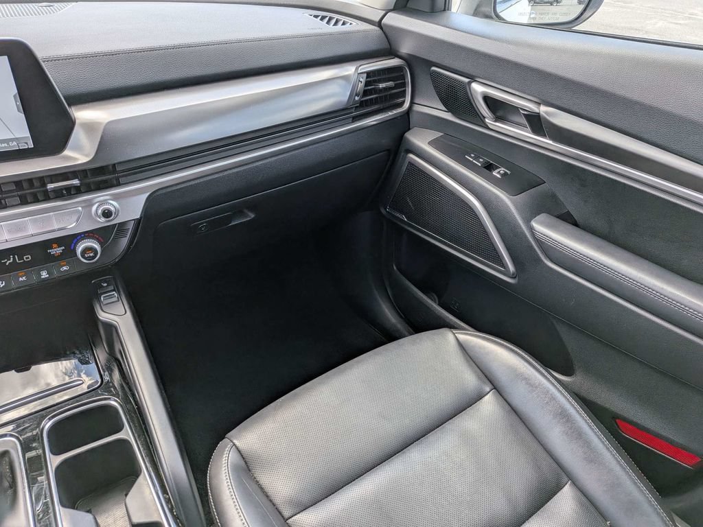 Used 2025 Kia Telluride S AWD/4WD image 17
