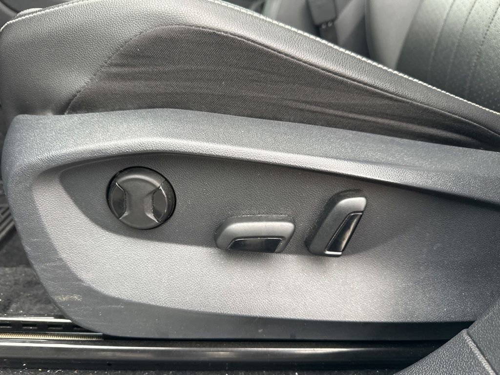 Used 2022 Volkswagen Tiguan SE R-Line image 19