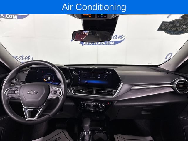 Used 2025 Chevrolet Trax ACTIV FWD image 9