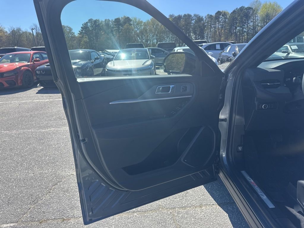 Used 2025 Ford Explorer ST-Line w/ Premium Package image 27