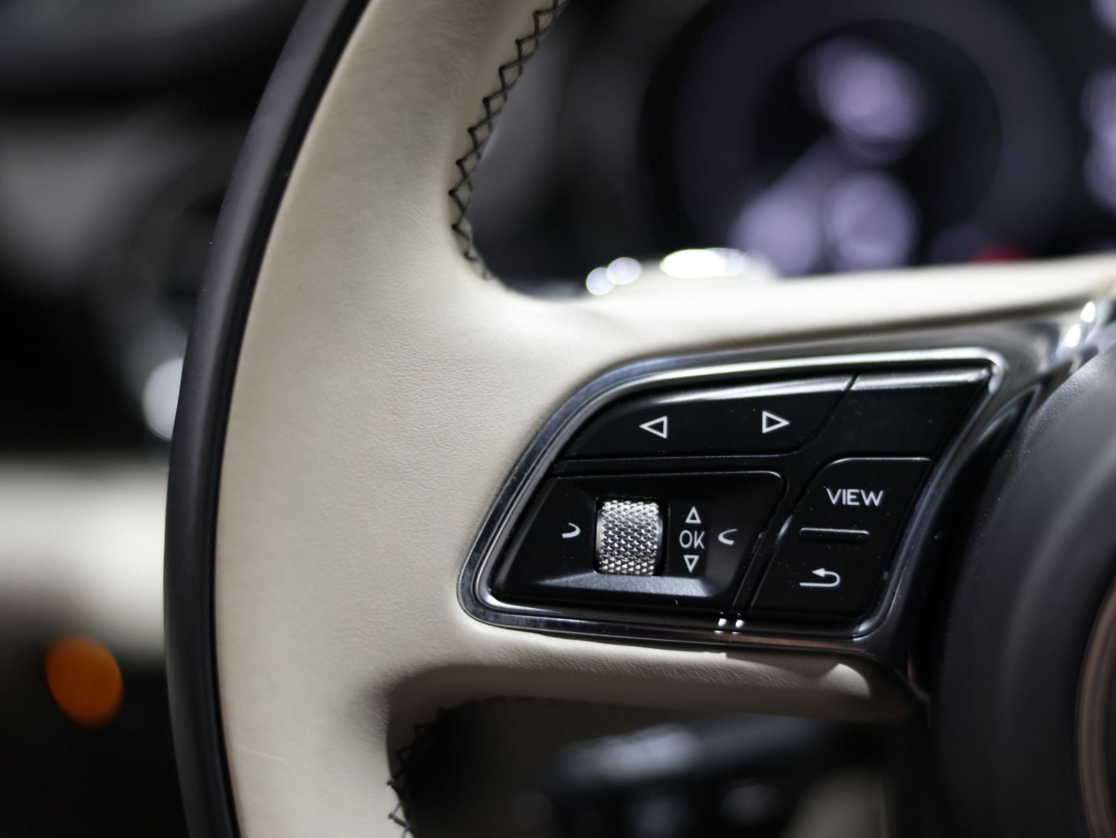 Used 2021 Bentley Bentayga w/ First Edition Specification AWD/4WD image 46