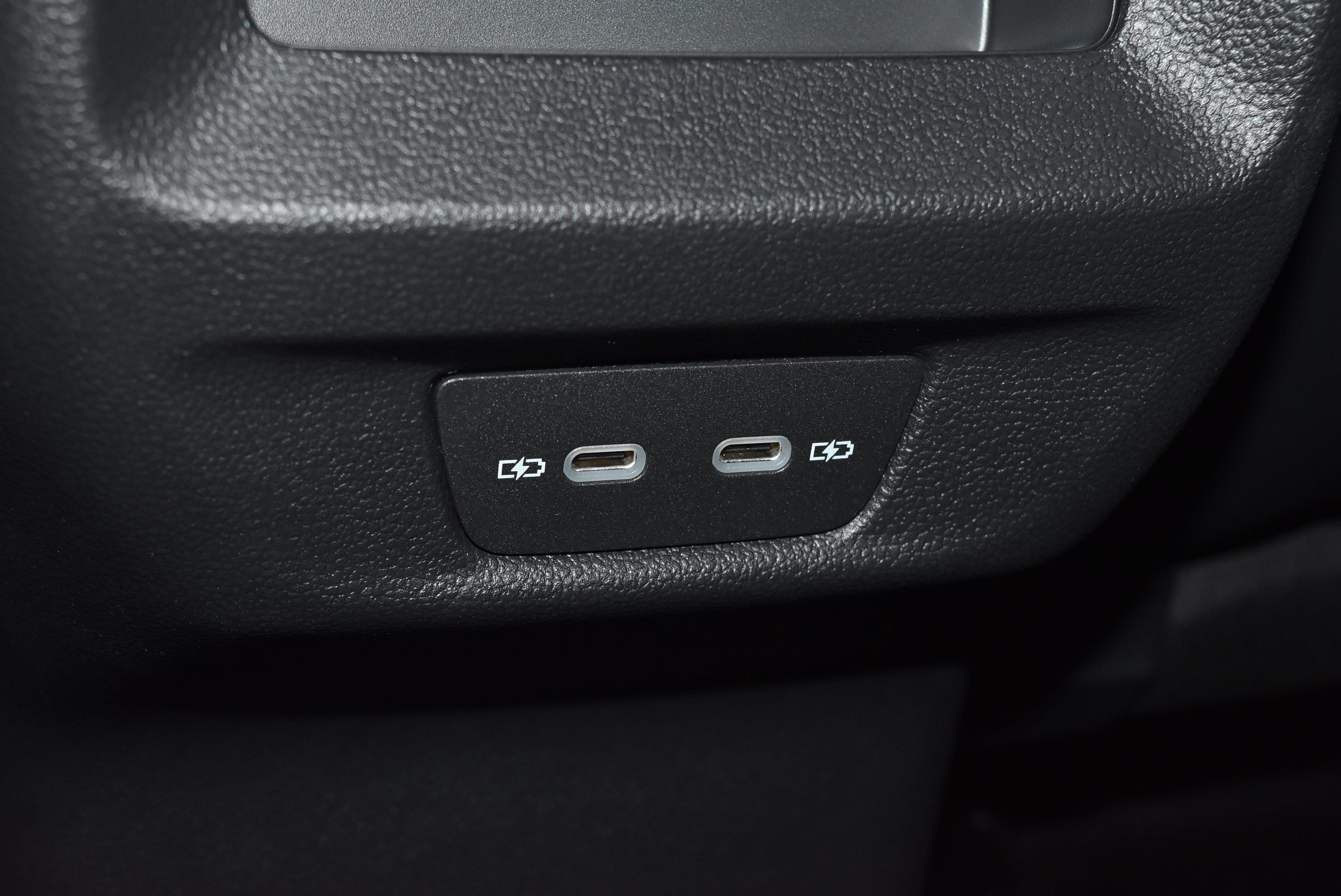 New 2026 Volkswagen Tiguan SE R-Line AWD/4WD image 17