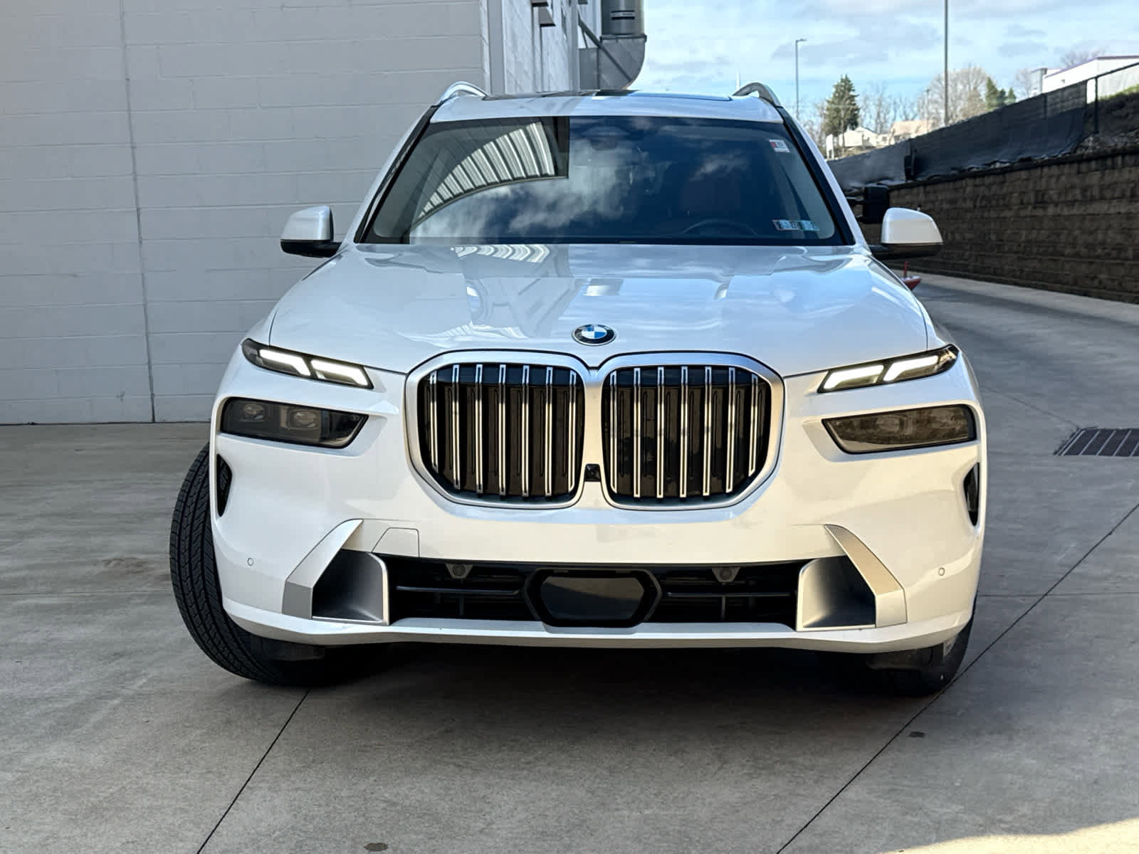 Certified 2023 BMW X7 xDrive40i w/ Premium Package AWD/4WD image 2