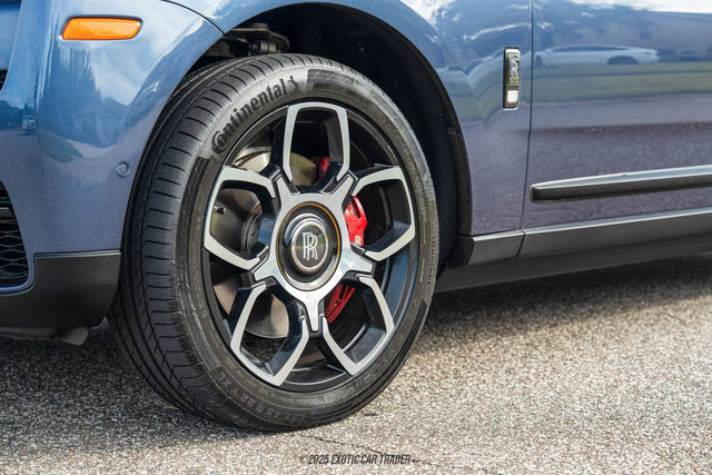 Used 2023 Rolls-Royce Cullinan Black Badge w/ Leather Finishing Pack image 70