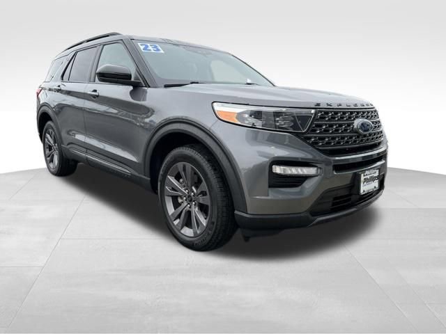 Used 2023 Ford Explorer XLT w/ Equipment Group 202A AWD/4WD image 3