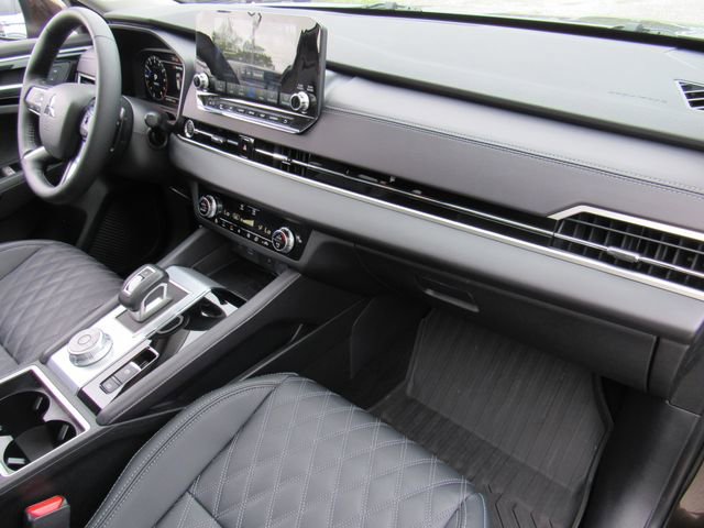 Used 2024 Mitsubishi Outlander SEL FWD image 12