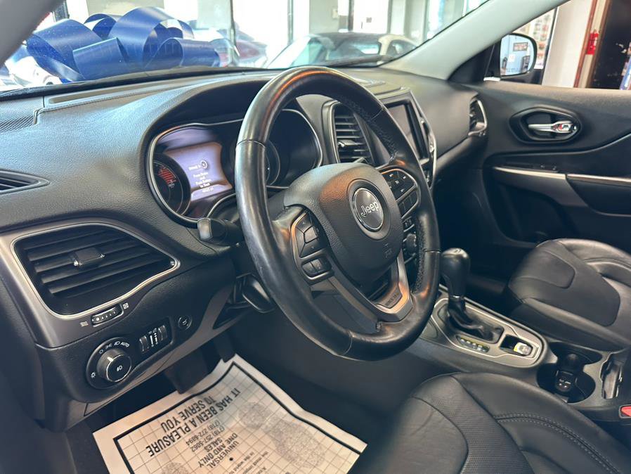 Used 2021 Jeep Cherokee Latitude Lux w/ Sun & Sound Group AWD/4WD image 24