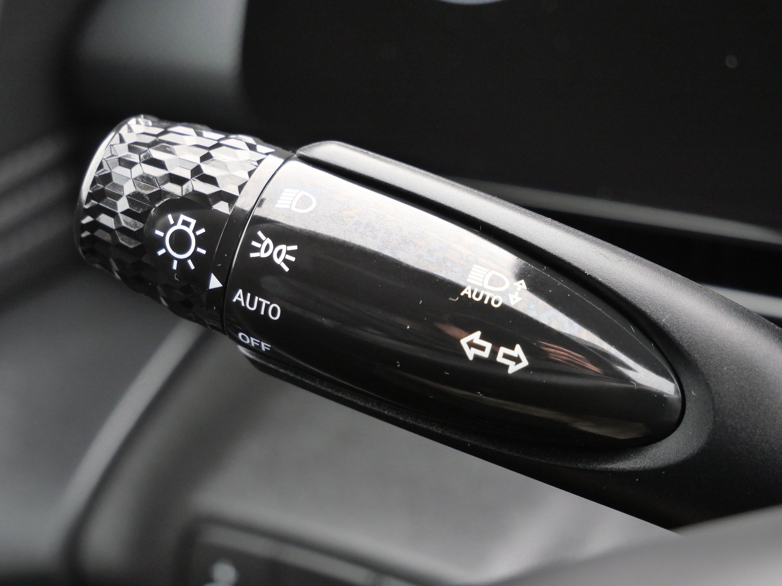 Used 2025 Hyundai Elantra SEL image 34