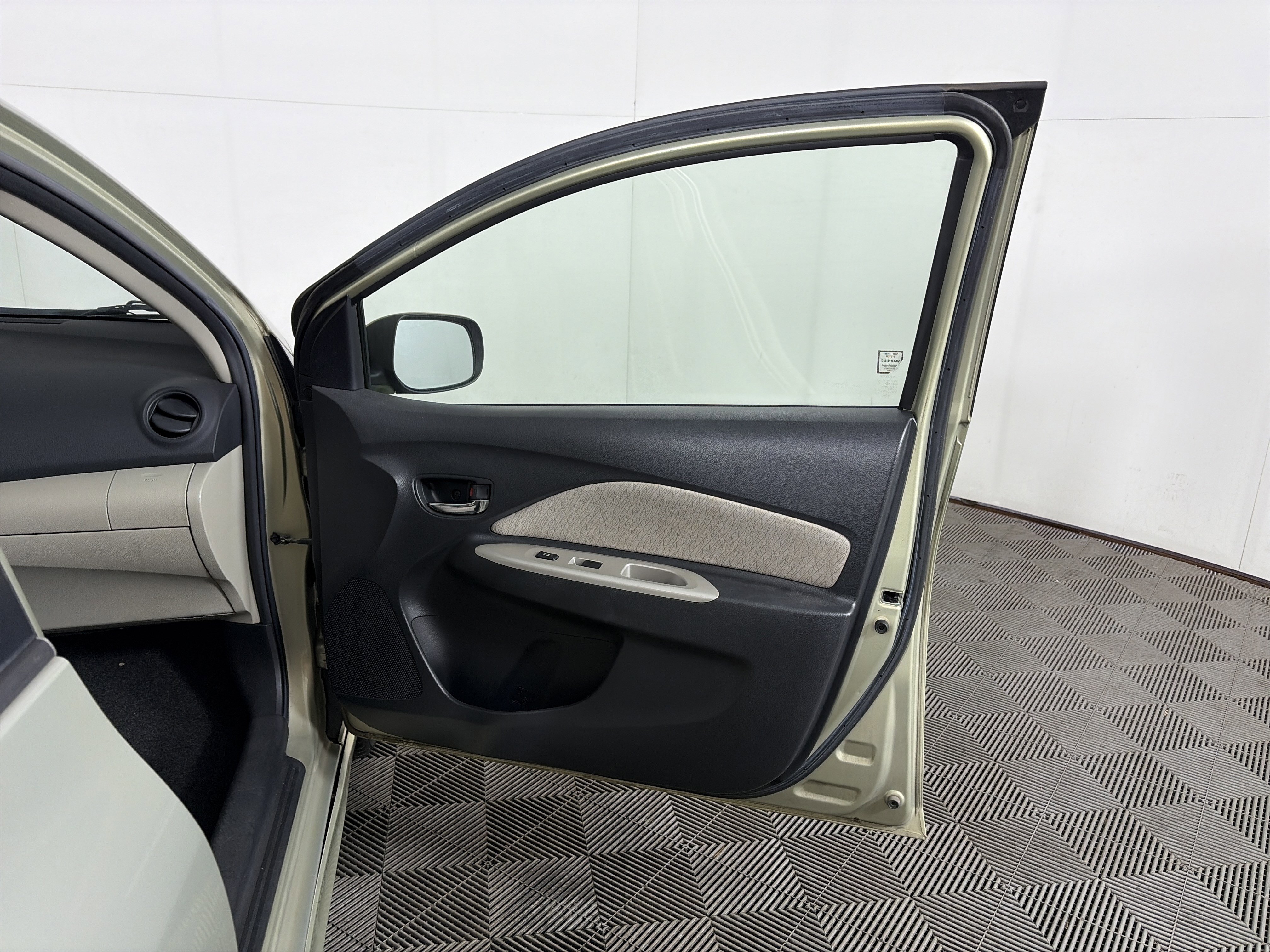 Used 2007 Toyota Yaris Sedan image 39