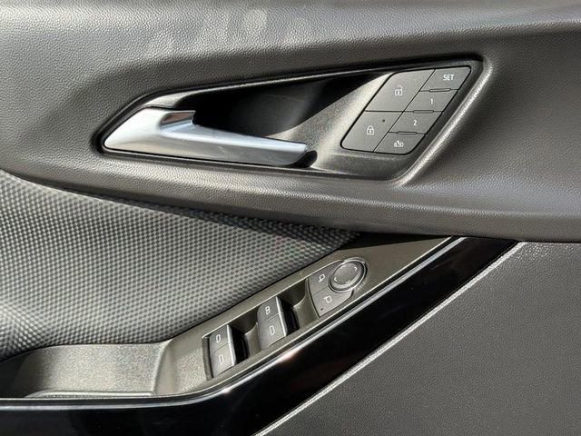 Used 2025 Chevrolet Equinox RS w/ Safety and Technology Package image 23