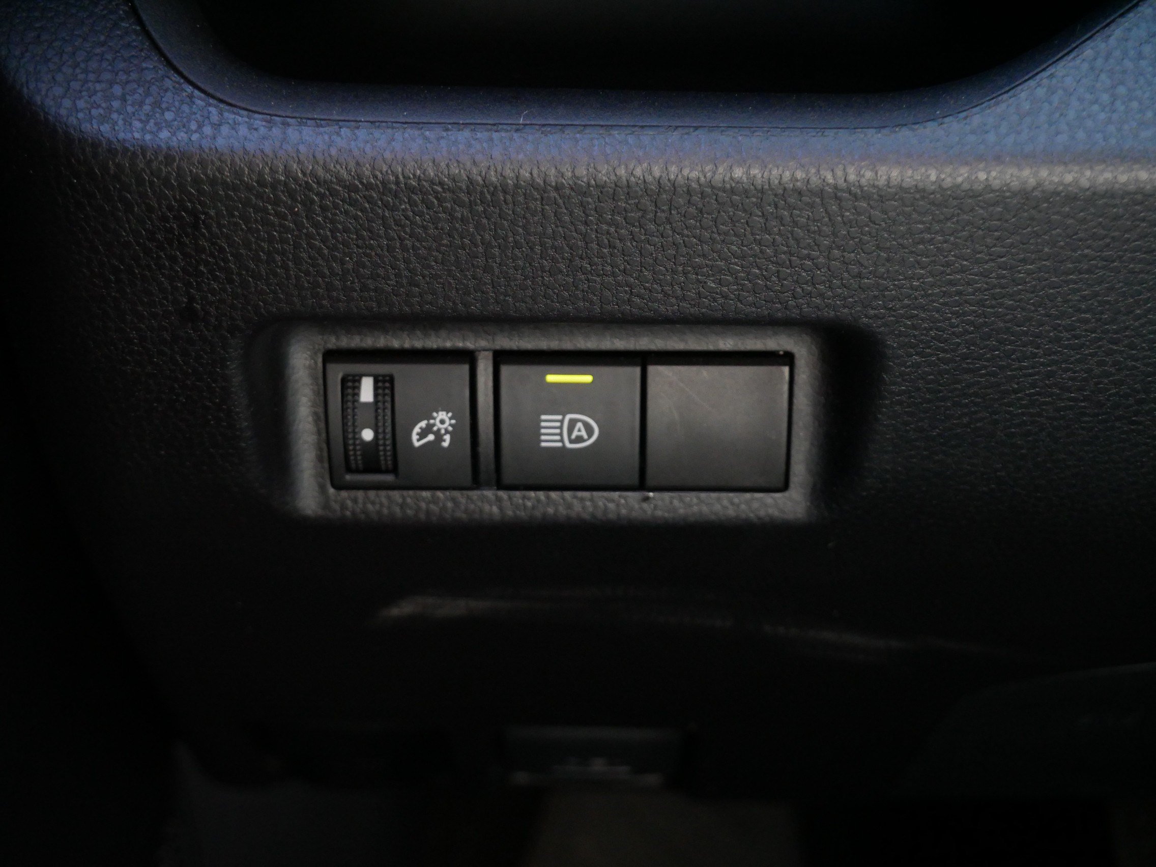 Used 2025 Toyota RAV4 XLE AWD/4WD image 27