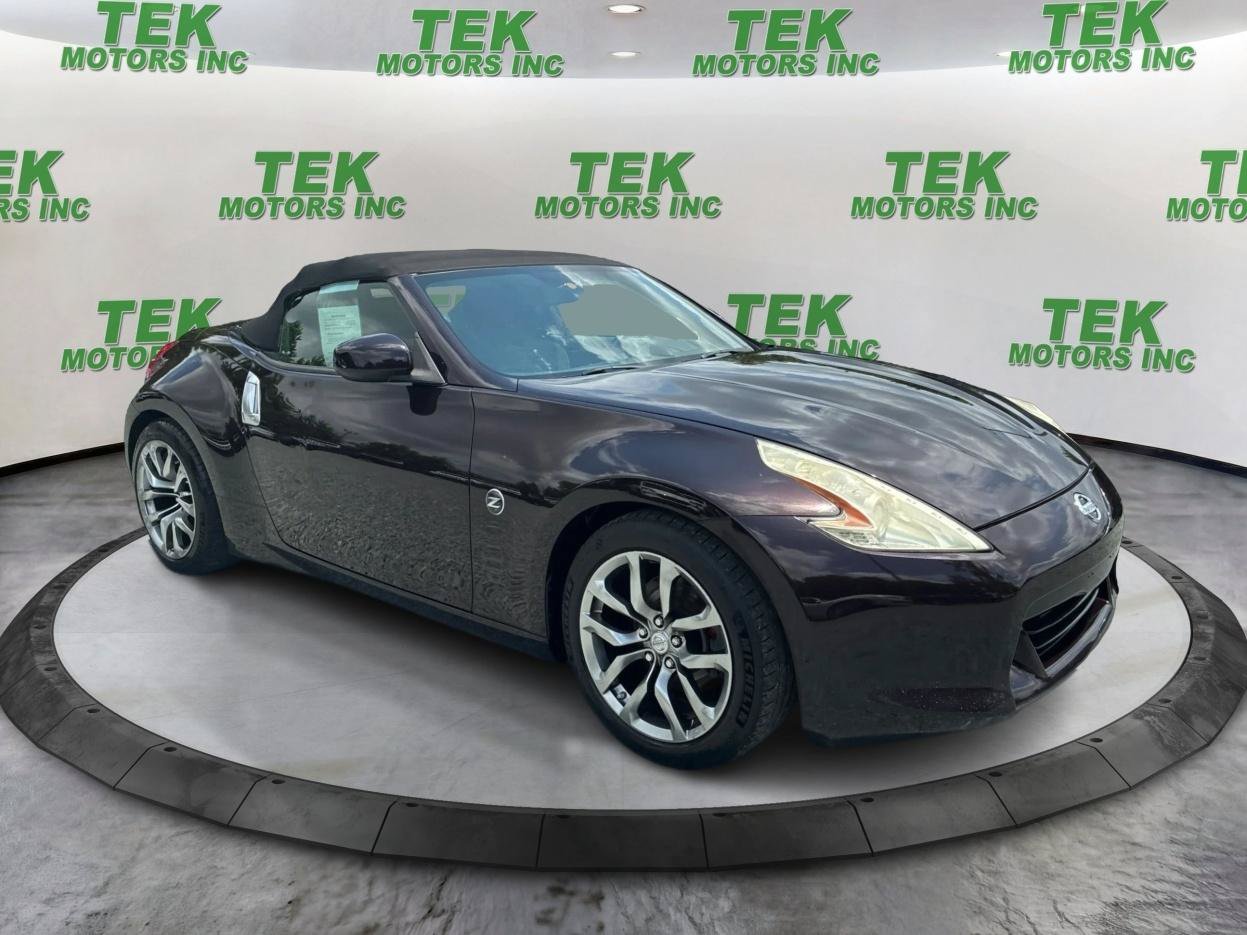 Used 2010 Nissan 370Z Roadster RWD image 2