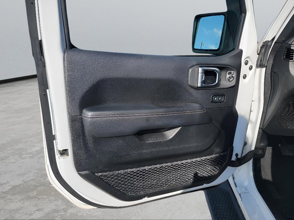 Used 2020 Jeep Wrangler Unlimited Sahara image 9