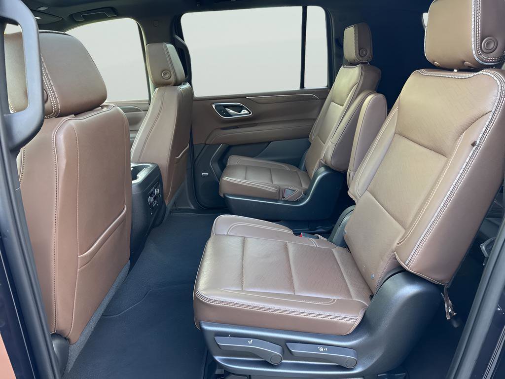 Used 2022 Chevrolet Suburban High Country AWD/4WD image 9
