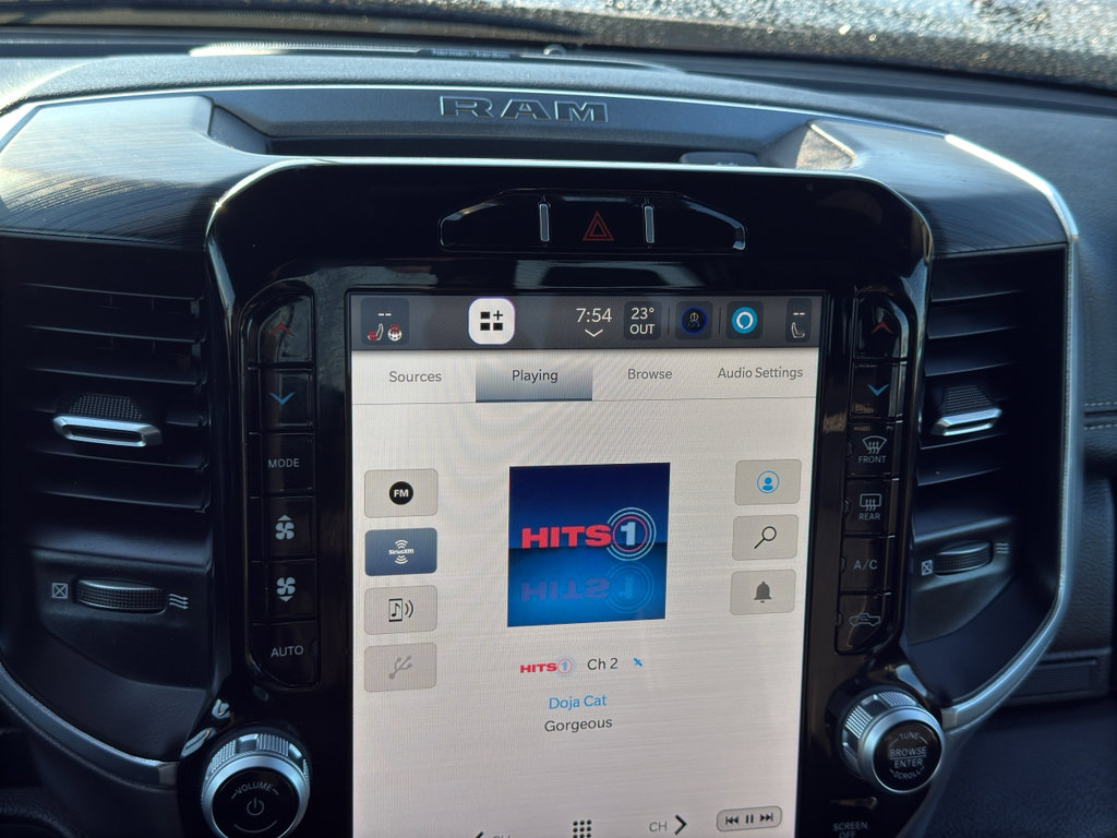 Used 2023 RAM 1500 Laramie AWD/4WD image 18