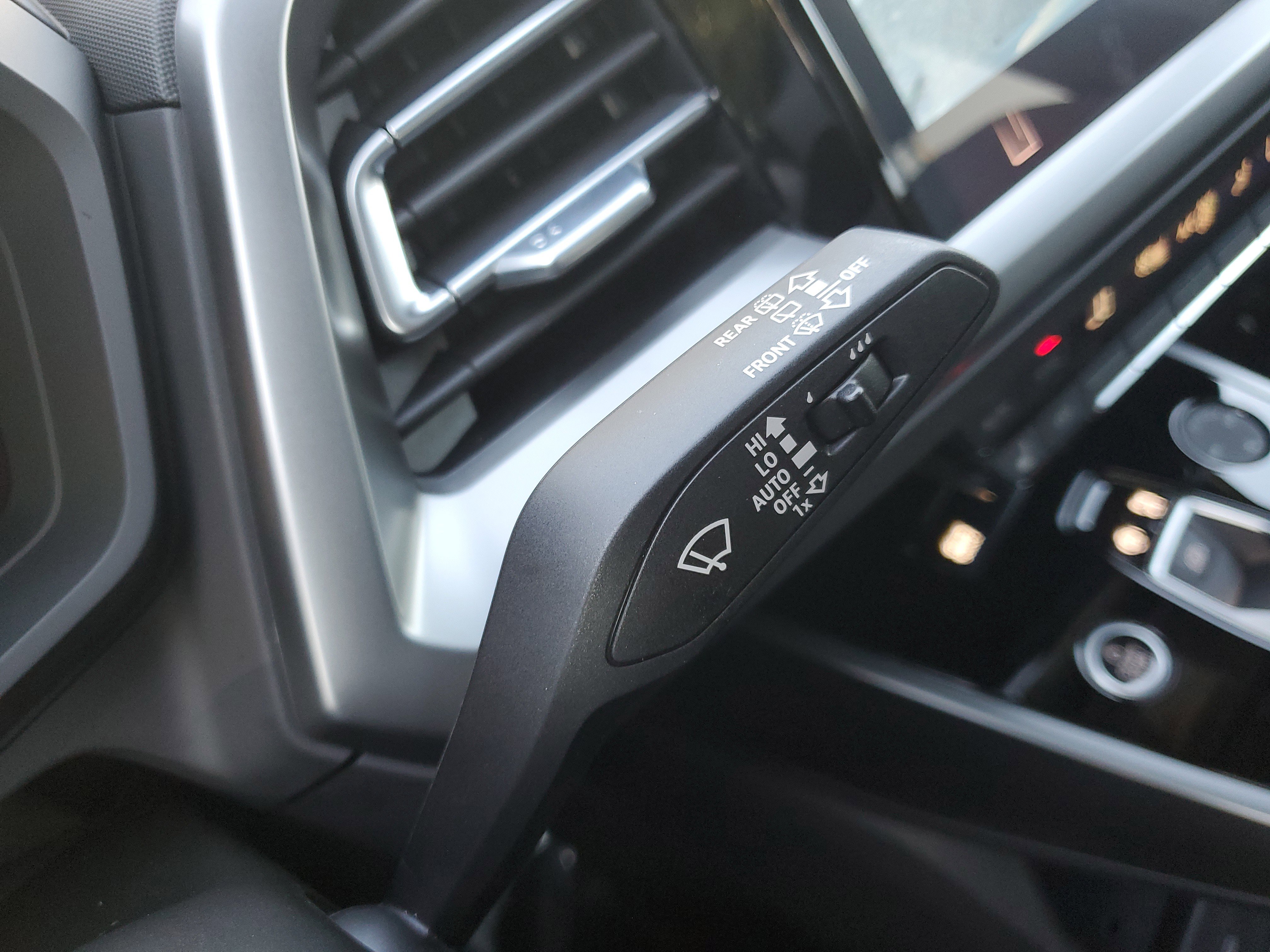 Used 2025 Audi Q4 e-tron Premium w/ Convenience Package image 23