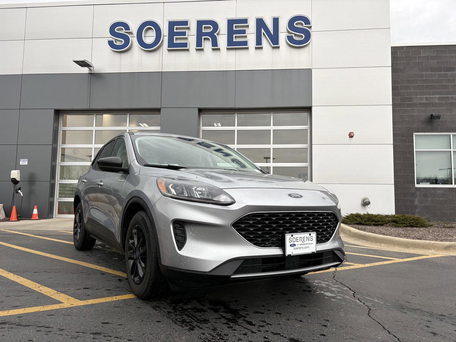 Used 2022 Ford Escape SE w/ Cold Weather Package image 1
