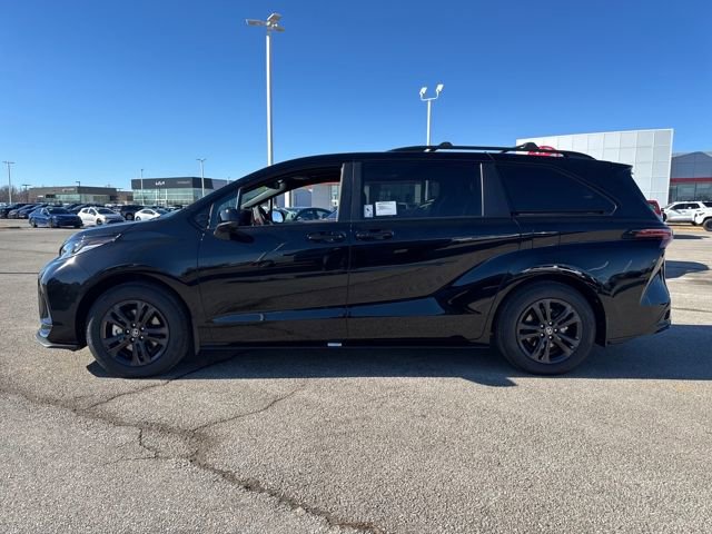 New 2026 Toyota Sienna XSE image 3