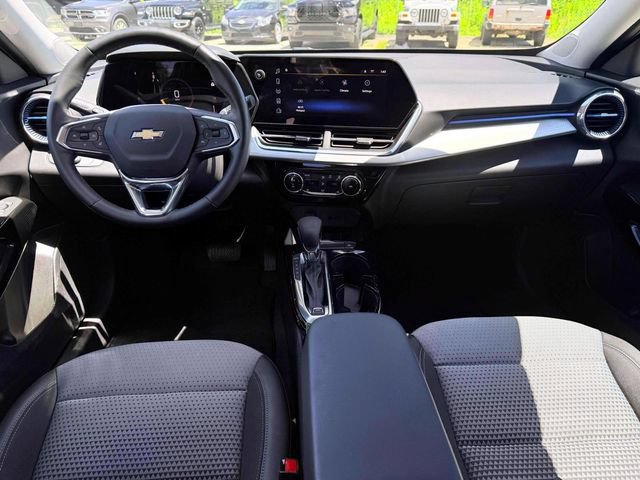 Used 2025 Chevrolet Trax LT w/ LT Convenience Package FWD image 14