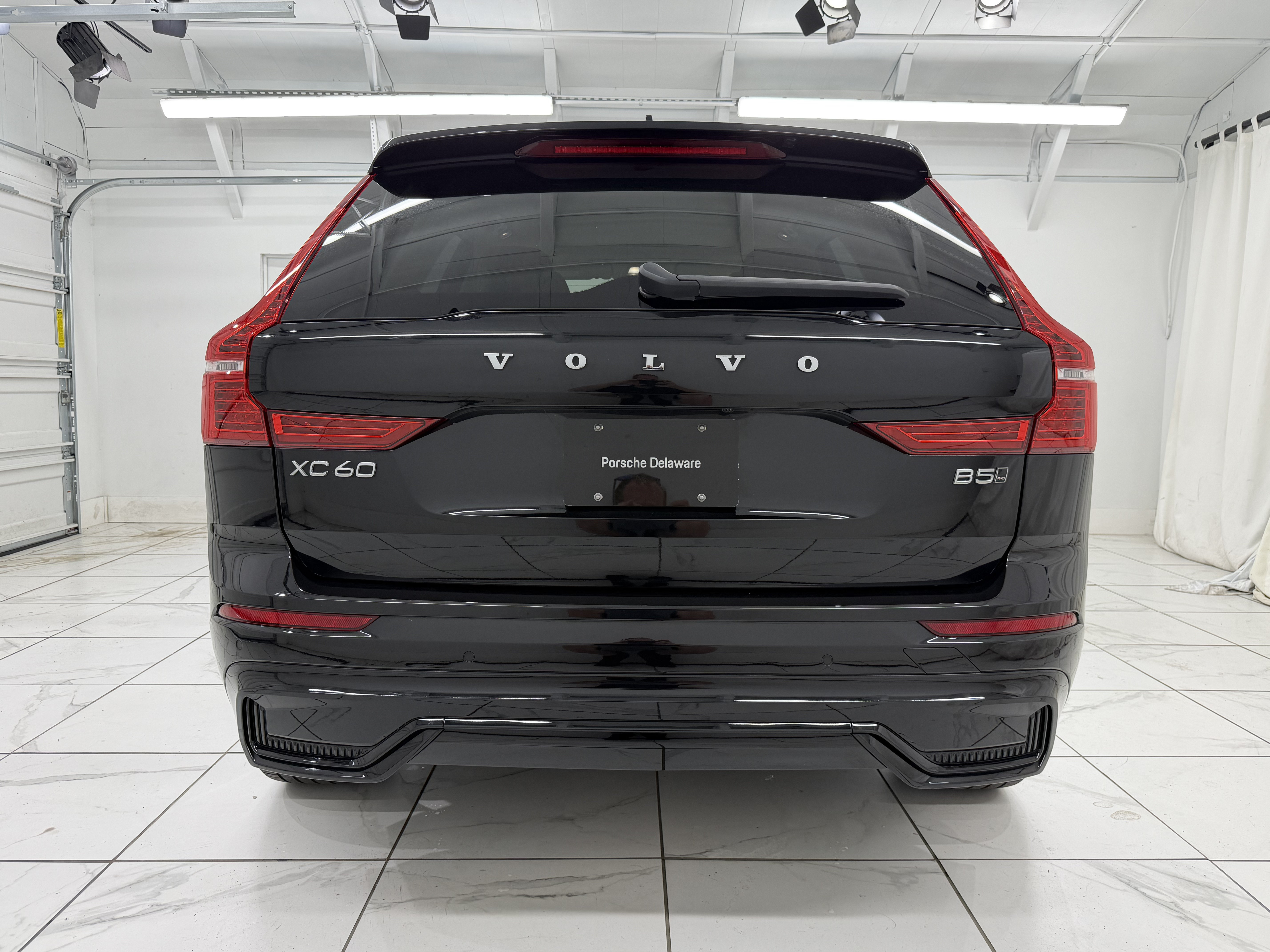 Used 2025 Volvo XC60 B5 Plus w/ Climate Package PRO AWD/4WD image 13