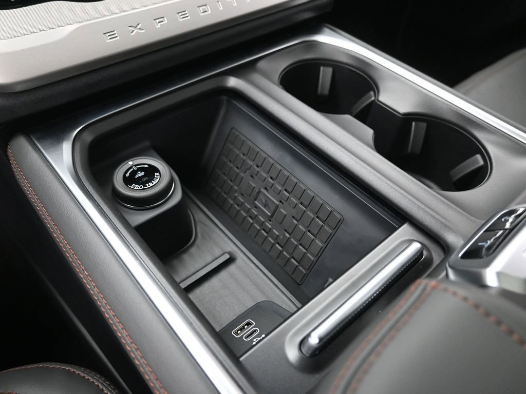 New 2025 Ford Expedition Active RWD image 31